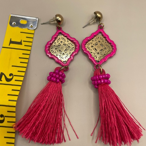 Hawaiian pink tassel dangle earrings with gold screen design - Picture 5 of 5